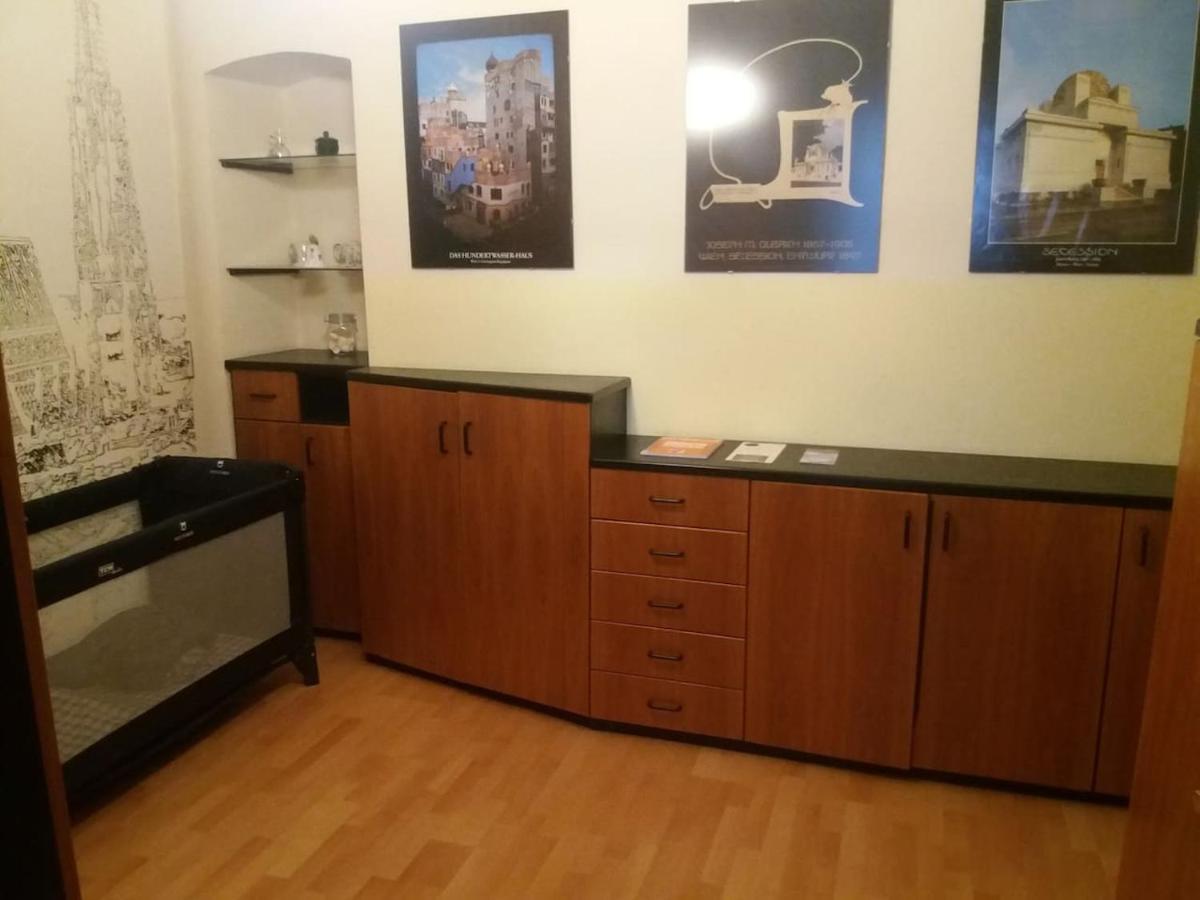 Geraeumige Zentrumsnahe Altbauwohnung Вена Экстерьер фото