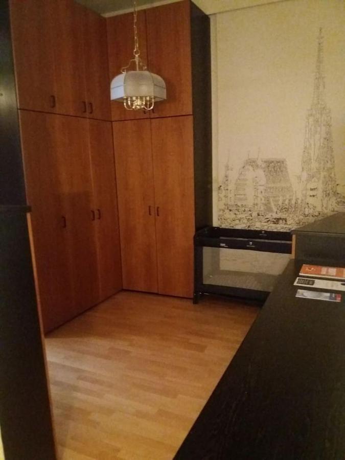 Geraeumige Zentrumsnahe Altbauwohnung Вена Экстерьер фото